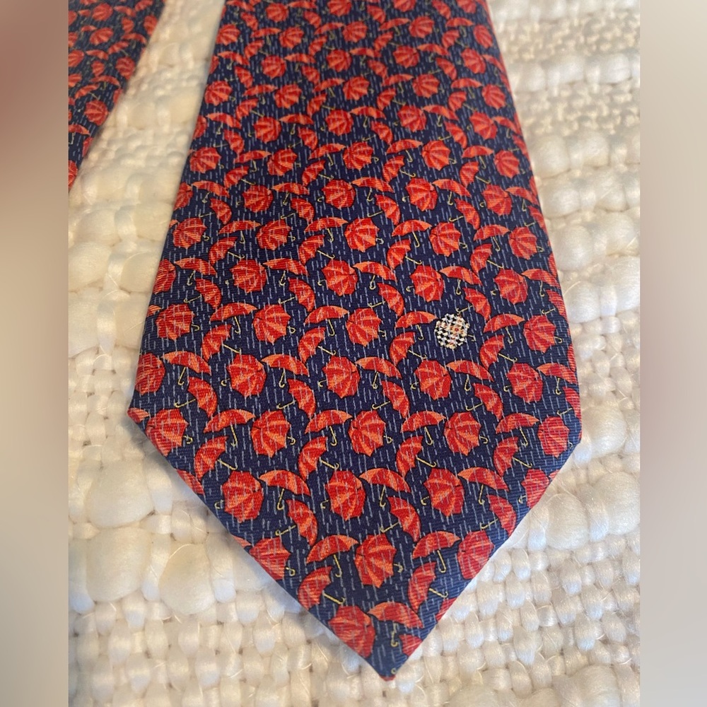 Burberry men’s necktie in excellent condition.